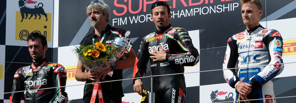 Max Biaggi gana la manga 1 SBK en Nürburgring