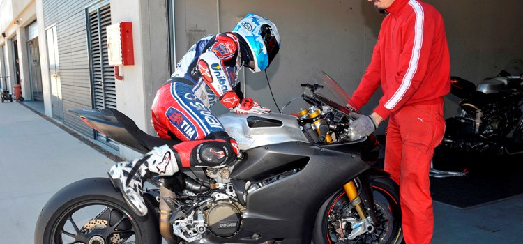 Carlos Checa satisfecho con el test Ducati en Motorland