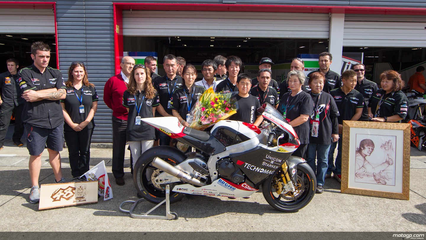 El equipo CIP entrega la Moto2 de Tomizawa a su familia
