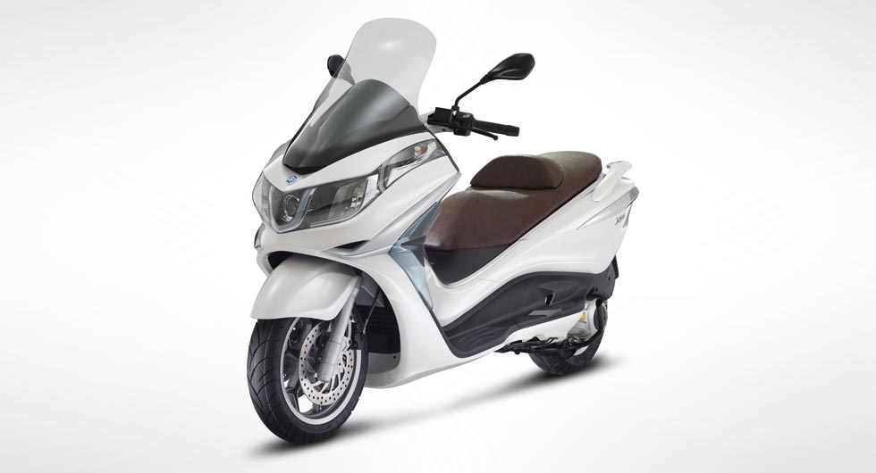 La Piaggio X10, la senda de las maxi scooters