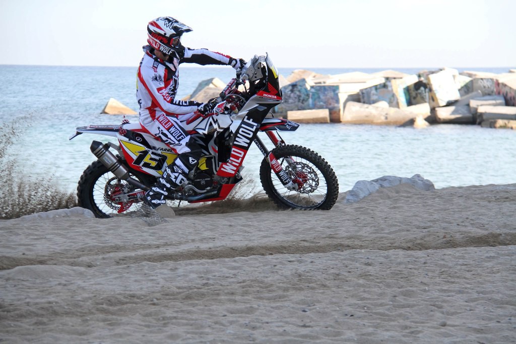 Gerard Farrés se presenta junto el equipo Wild Wolf para el Dakar 2013