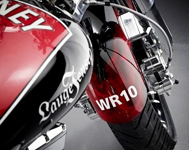 La moto diseñada por Wayne Rooney a subasta de nuevo