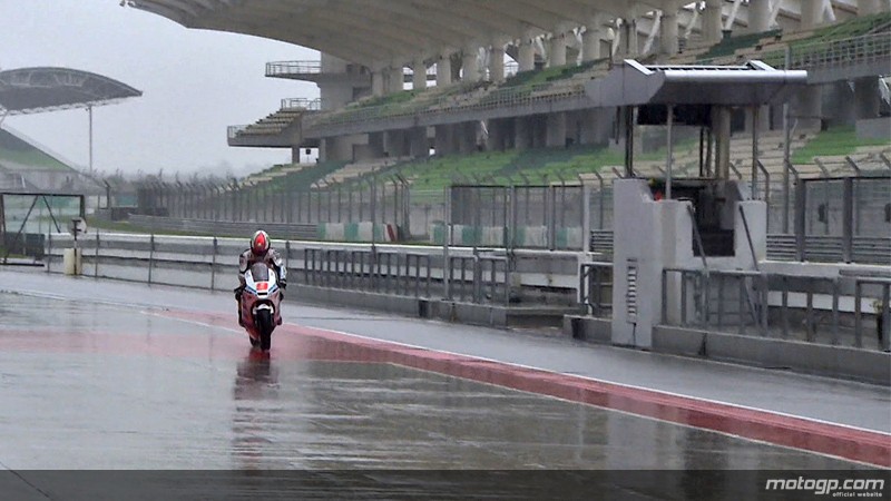 Día 2 de test MotoGP CRT en Sepang con problemas técnicos y lluvia