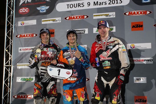 Blazusiak se proclama campeón del SuperEnduro 2013 y Gibert maravilla