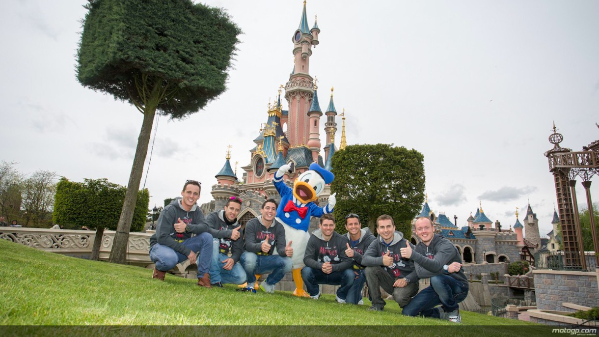 Lorenzo, Smith, De Puniet, Crutchlow, Dovi y los Espargaró disfrutan en Disneyland
