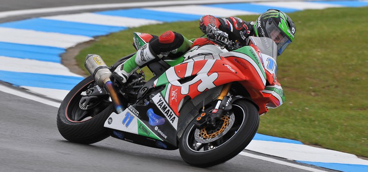 Sam Lowes brilla en casa y marca la pole de Supersport en Donington Park