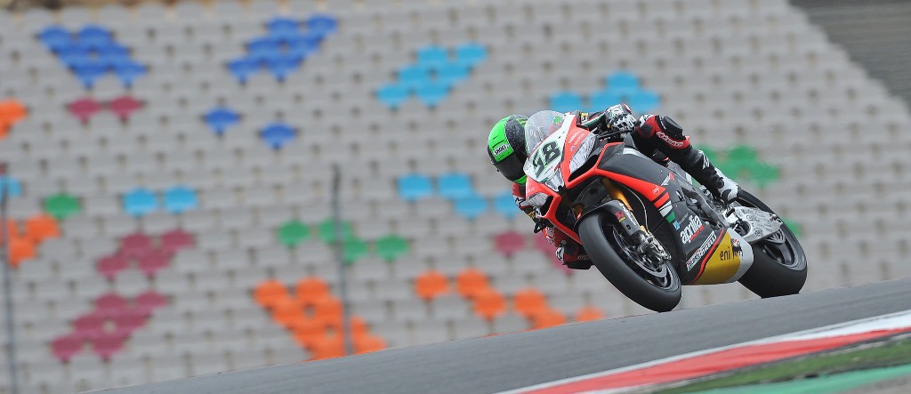 Laverty gana la segunda manga SBK en Portimao, Checa 6º y Sykes KO