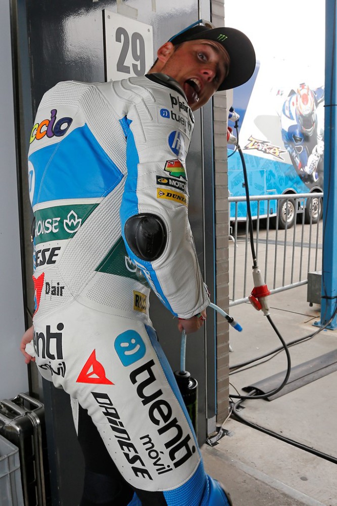 Pol Espargaró domina y consigue la pole de Moto2 en Assen