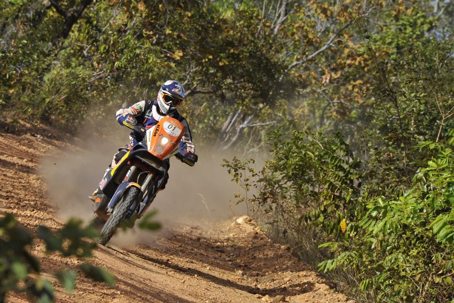 Despres gana la 5ª etapa del Rally dos Sertões, Coma con problemas