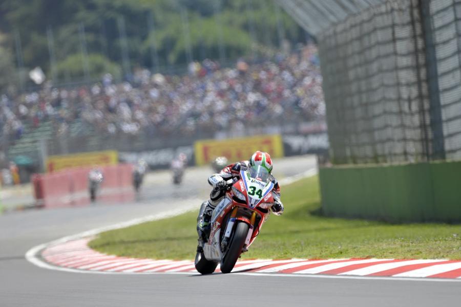 Giugliano marca la superpole SBK en Rusia, con KO Sykes y 6º Checa