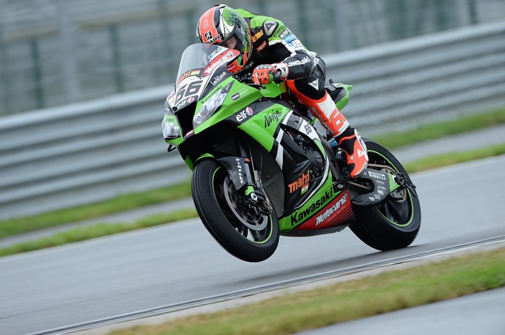 Tom Sykes renueva con KRT para 2014 en Superbikes