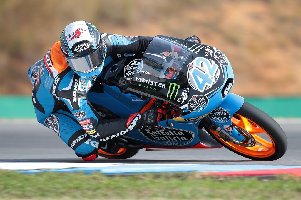 Rins marca su 5ª pole Moto3 de la temporada en Brno, con Viñales 2º y Masbou 3º