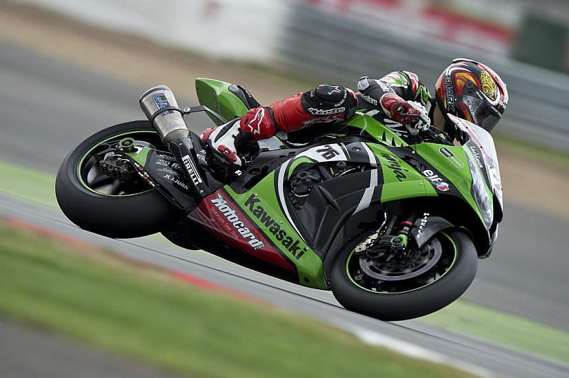 Baz consigue la victoria de SBK 2 en Silverstone, Cluzel 2º y 3º Laverty