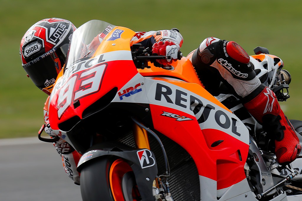 Márquez vuela en Silverstone y marca la pole MotoGP, con Lorenzo 2º y Crutchlow 3º