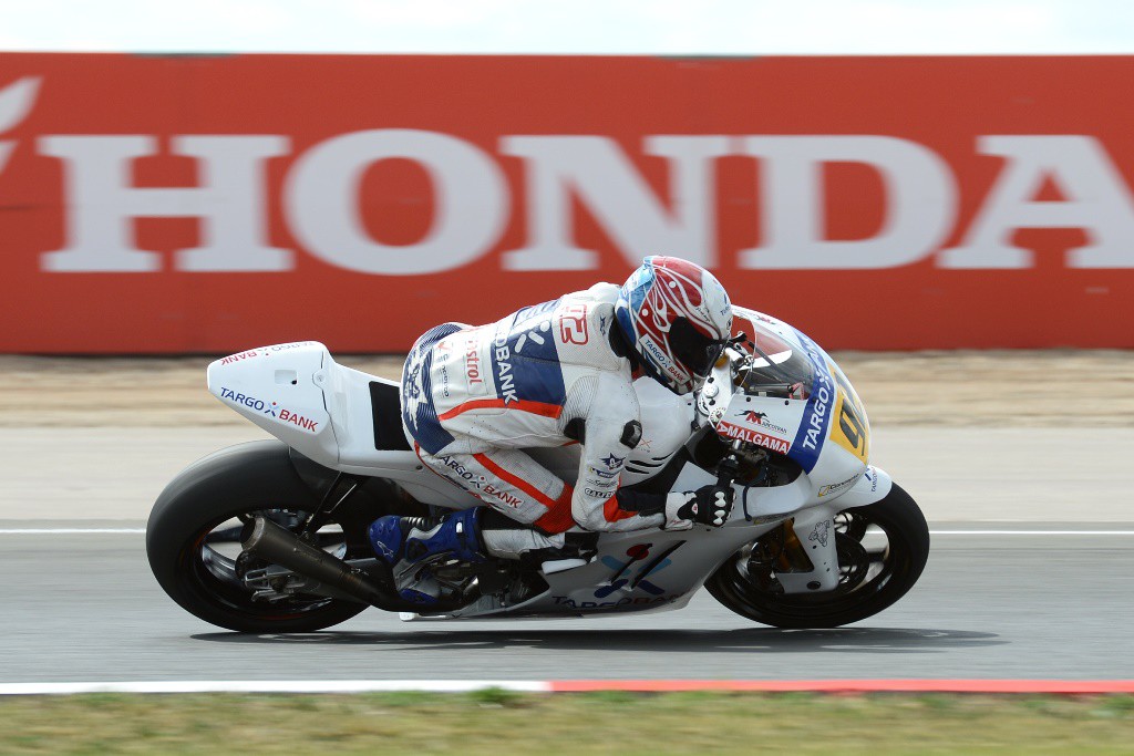 Mariñelarena triunfa en la carrera 2 de Moto2 CEV en Navarra, Ramos 2º y Syahrin 3º