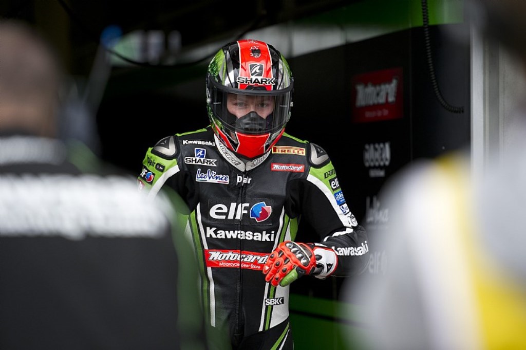 Tom Sykes es el superpoleman SBK en Istanbul Park, con Elías 5º