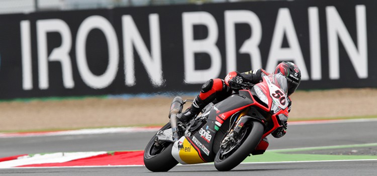 Guintoli domina la QP2 SBK en Magny-Cours, Salom 11º y Elías 15º