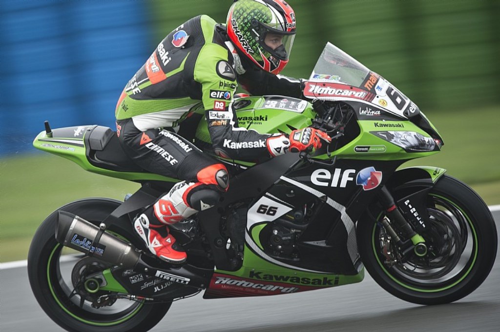 Tom Sykes gana la carrera 1 SBK en Magny-Cours, Guintoli 2º y Laverty 3º