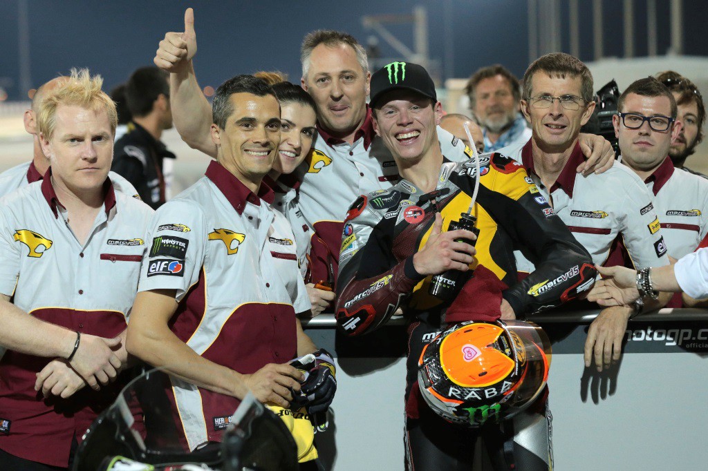 Tito Rabat brilla y gana en Moto2 Qatar, Nakagami 2º y Kallio 3º