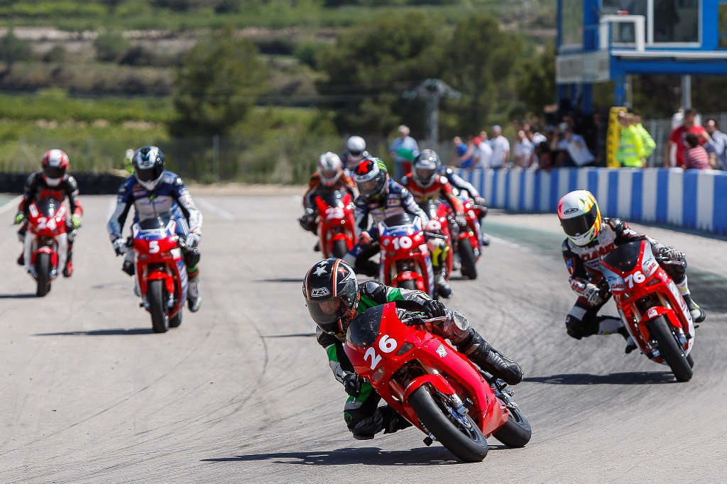 Los más jóvenes estrenan la RFME Copa España de Minivelocidad 2014 en Albaida