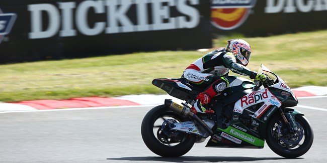 Shane Byrne gana la carrera 1 BSB en Brands Hatch Indy