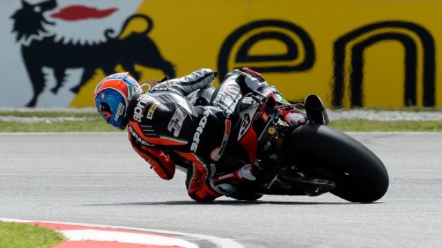 Melandri y Cluzel dominan la FP1 SBK en Sepang