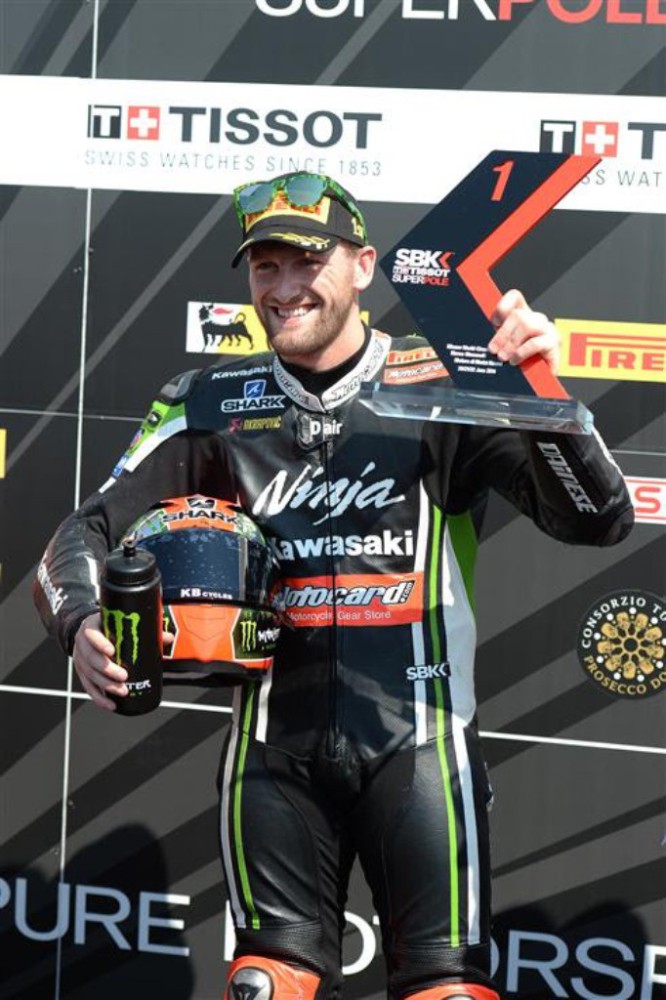 Tom Sykes marca la pole position SBK en Portimao, Rea 2º y Davies 3º