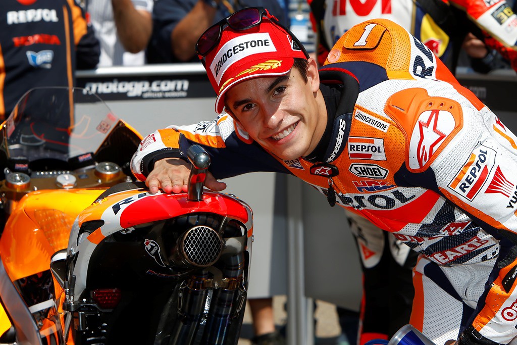 Ezpeleta no ve viable que Márquez participe en MotoGP y Moto2