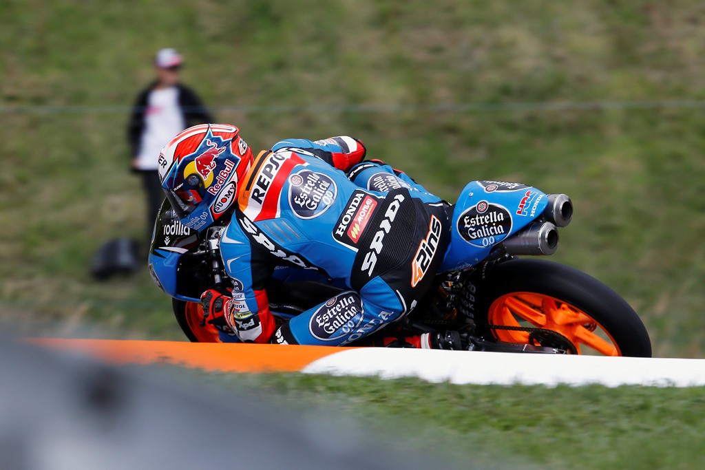 Álex Rins marca la pole de Moto3 en Silverstone, Márquez 3º