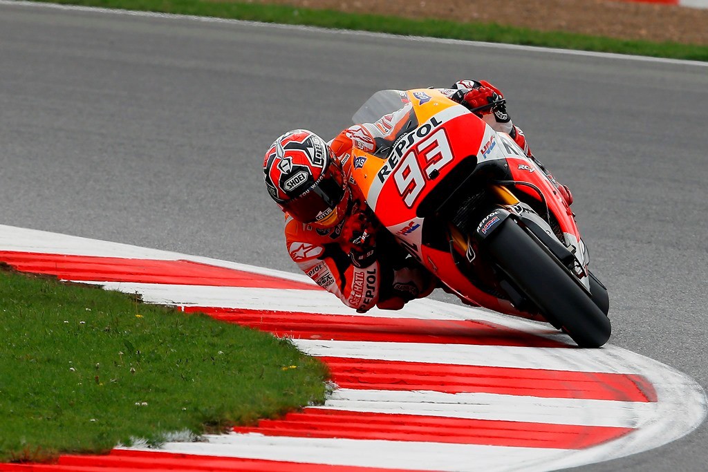 Marc Márquez logra la pole MotoGP en Silverstone, Dovi 2º y Lorenzo 3º