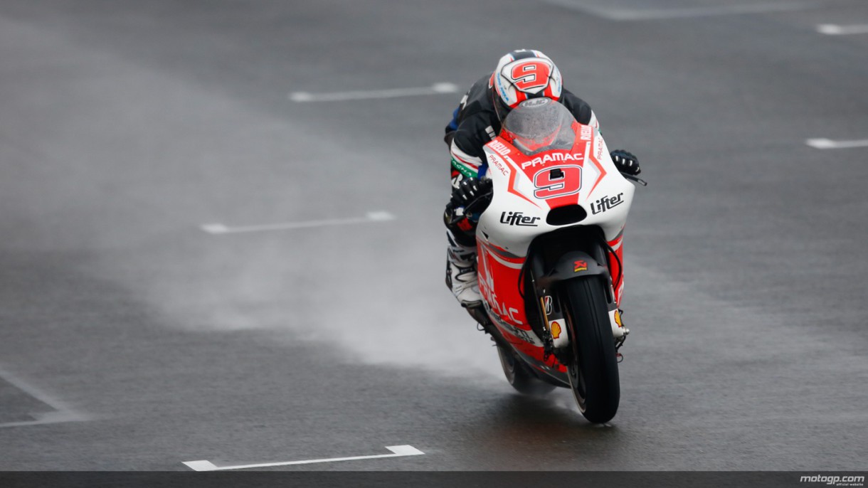 Petrucci el mejor del día 2 en mojado del test MotoGP 2015 en Valencia