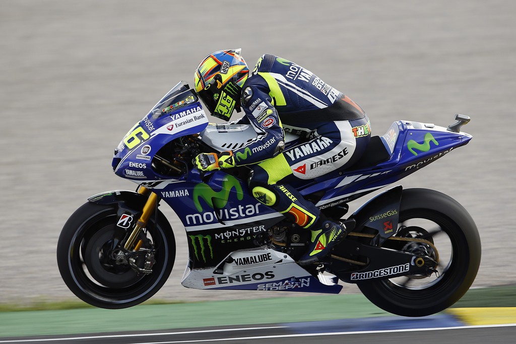 Valentino Rossi logra la pole MotoGP en Valencia, Iannone 2º y Pedrosa 3º