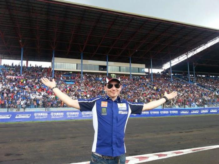 Pol Espargaró y Jorge Lorenzo de ruta por Indonesia con Yamaha