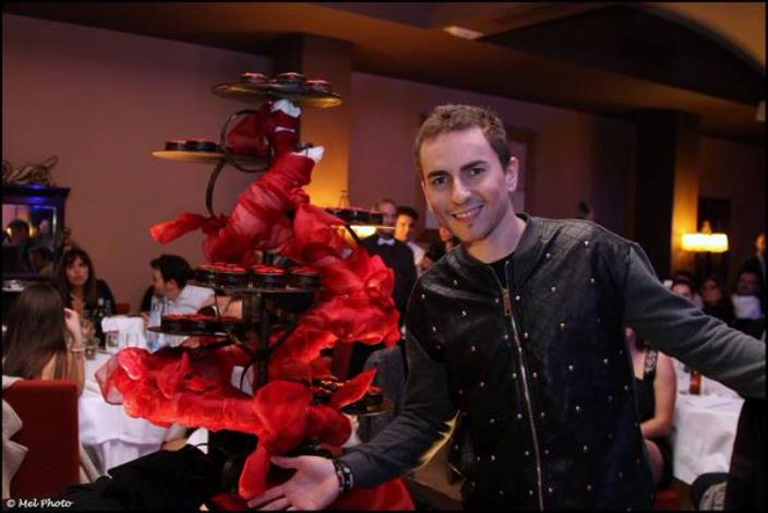 Jorge Lorenzo carga las pilas en la cena de su club de fans