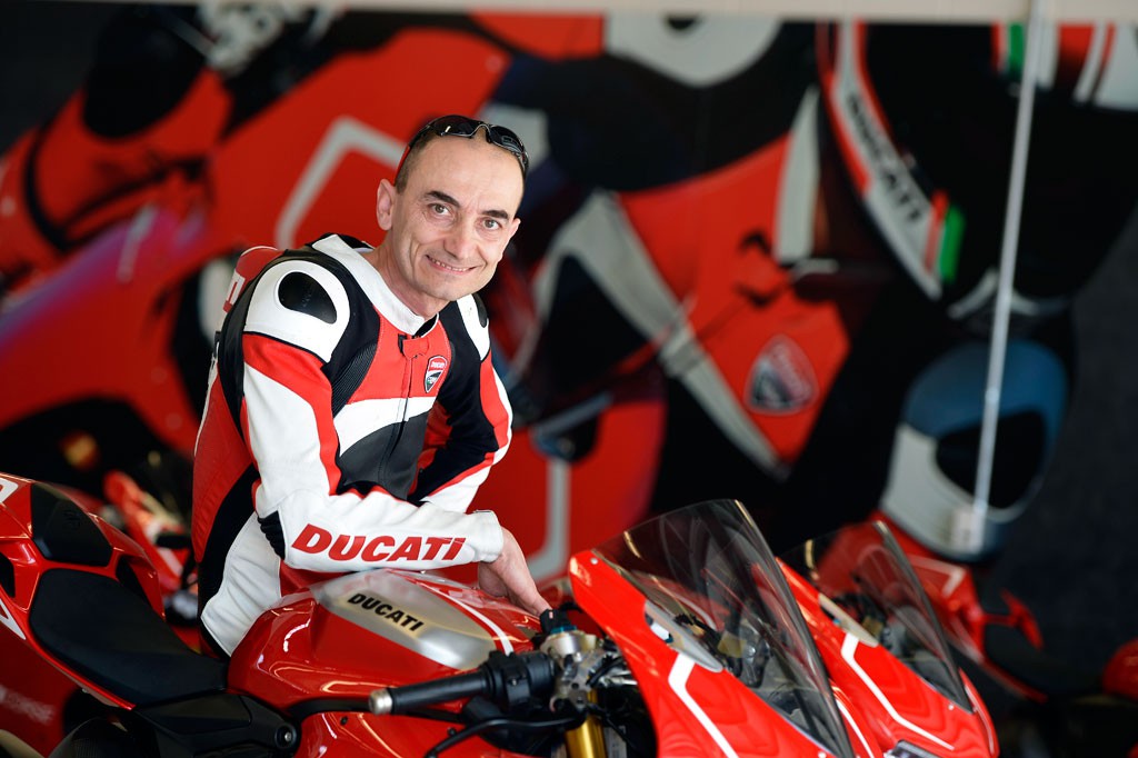 Aruba es el nuevo patrocinador del equipo Ducati SBK para 2015