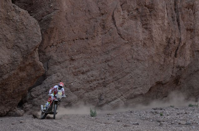 Joan Barreda gana la etapa 11 del Dakar 2015, y Coma más líder