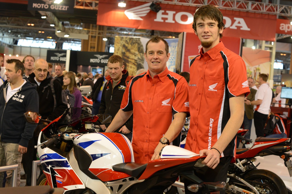 McGuinness y Cummins seguirán con Honda Road Racing para 2015