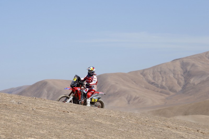 Helder Rodrigues gana la 9ª etapa del Dakar 2015, Coma más líder