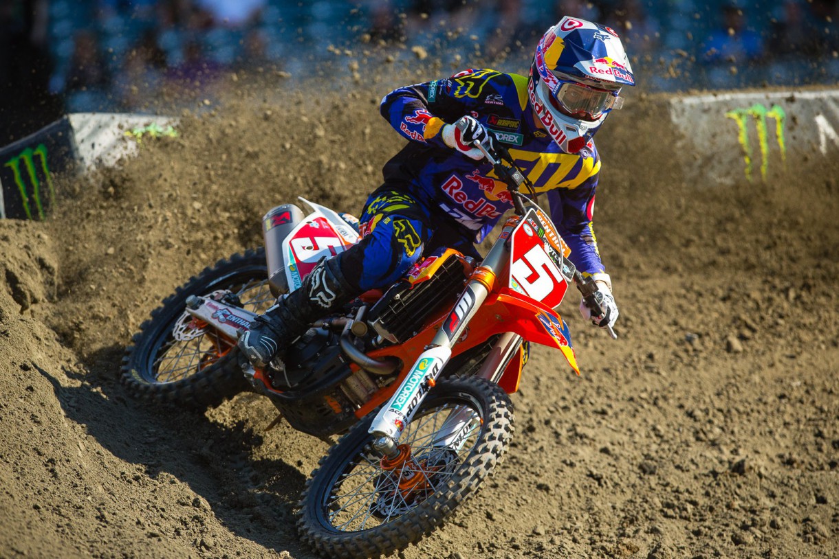 Ryan Dungey gana la quinta prueba del AMA SX 2015 en Anaheim y es líder