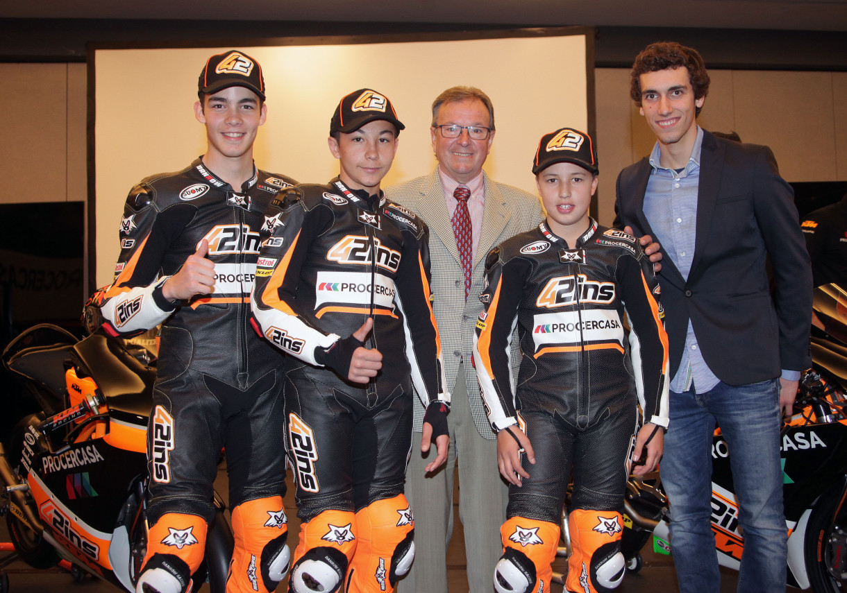 Álex Rins presenta su equipo para el Nacional de Velocidad 2015 con Riu, Fernández y Ruiz