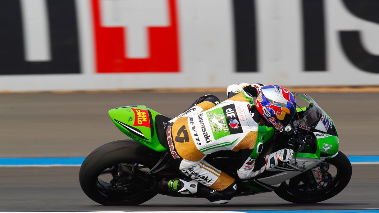 Kenan Sofuoglu logra la pole position Supersport en Tailandia