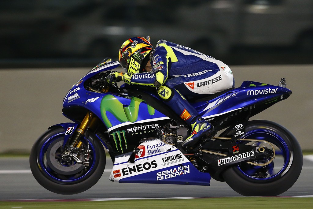 Valentino Rossi gana la carrera de MotoGP Qatar, con Dovi 2º y Iannone 3º