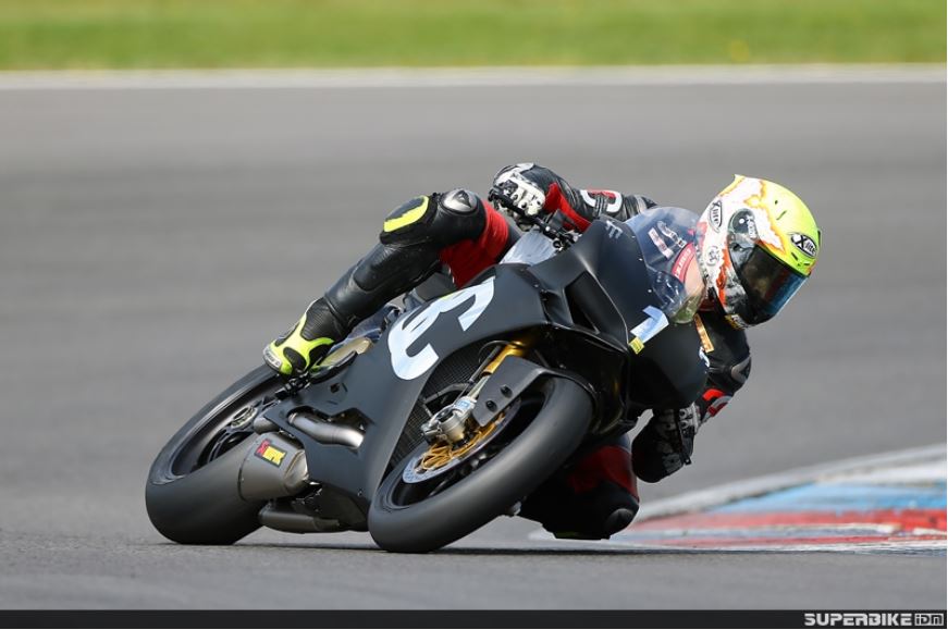 Xavi Forés llega al IDM SBK 2015 a defender su título y a por todas