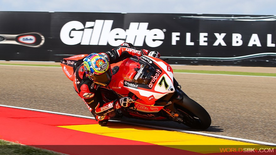 Chaz Davies maravilla en la carrera 2 de SBK Motorland Aragón, KO Sykes