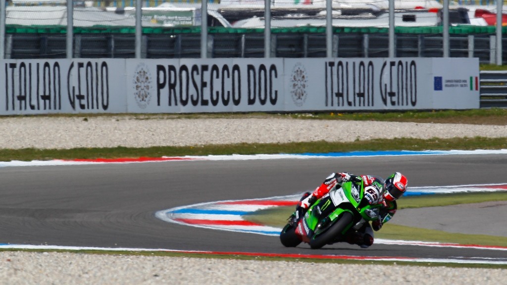 Jonathan Rea intratable en la carrera 1 SBK en Assen, Davies 2º y VD Mark 3º