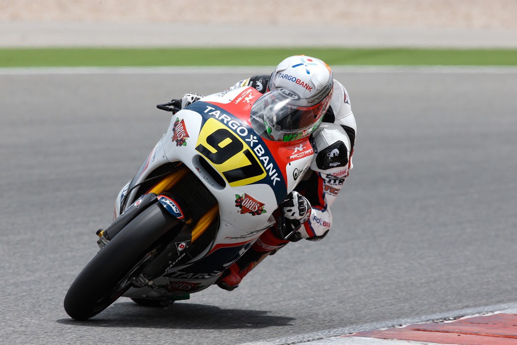 Xavi Vierge gana la carrera 2 del Europeo Moto2 en Portimao, con la lluvia protagonista