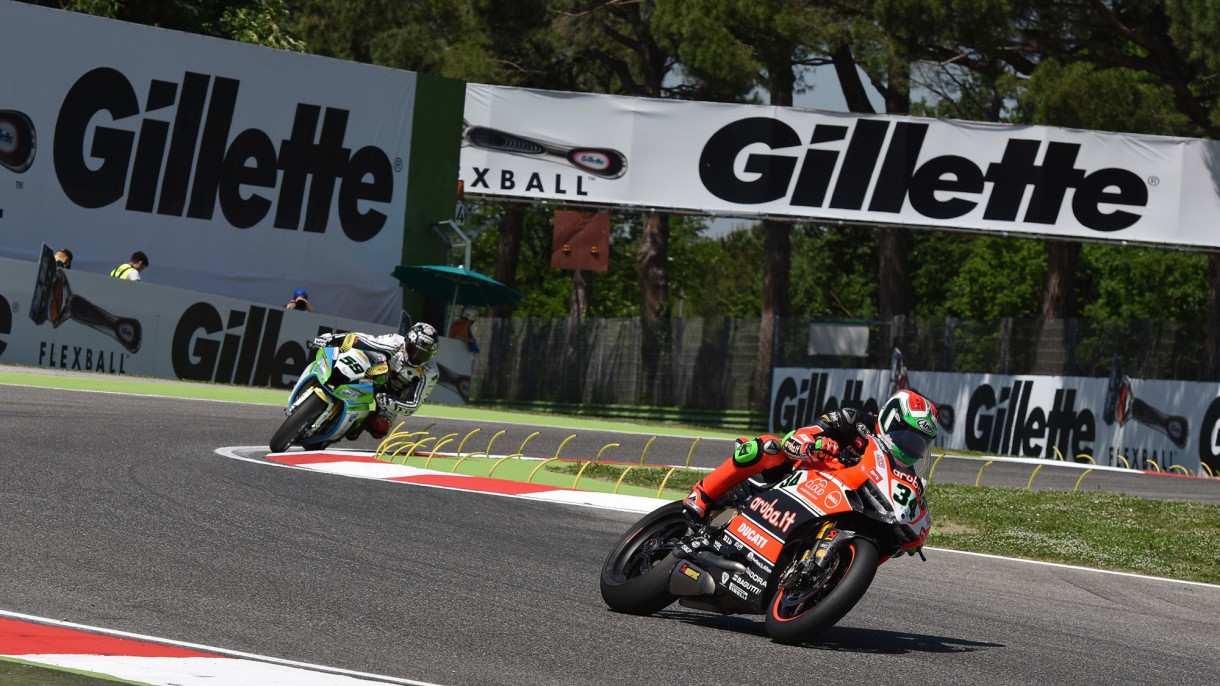 Davide Giugliano domina la FP3 y FP4 SBK en Imola