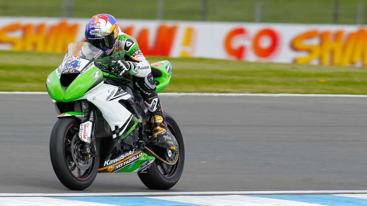 Kenan Sofuoglu consigue la pole position de Supersport en Donington Park