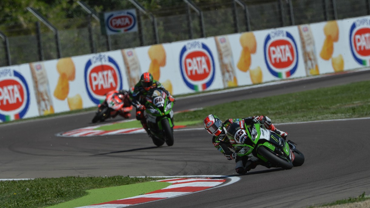 Jonathan Rea marca doblete de SBK en Imola, Sykes 2º y Torres 3º