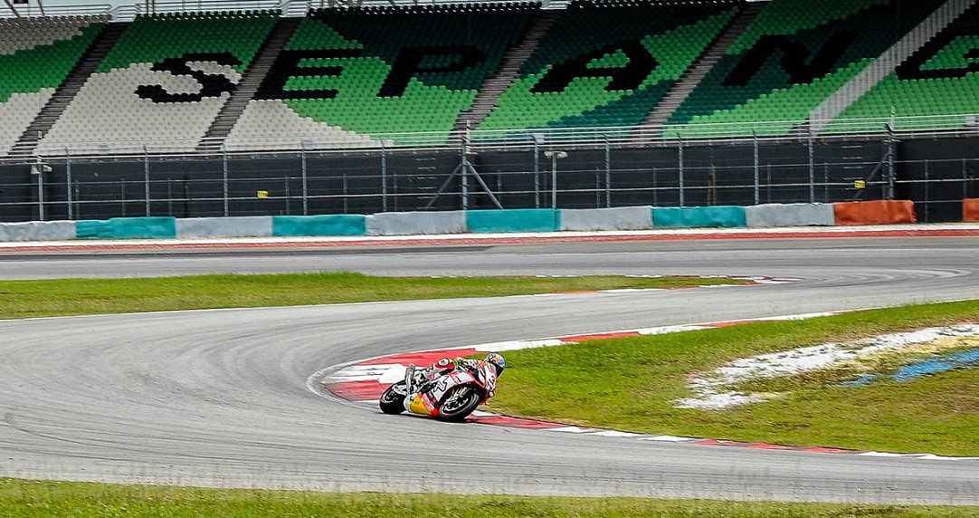 Max Biaggi completa un test SBK en Sepang para preparar su wild card